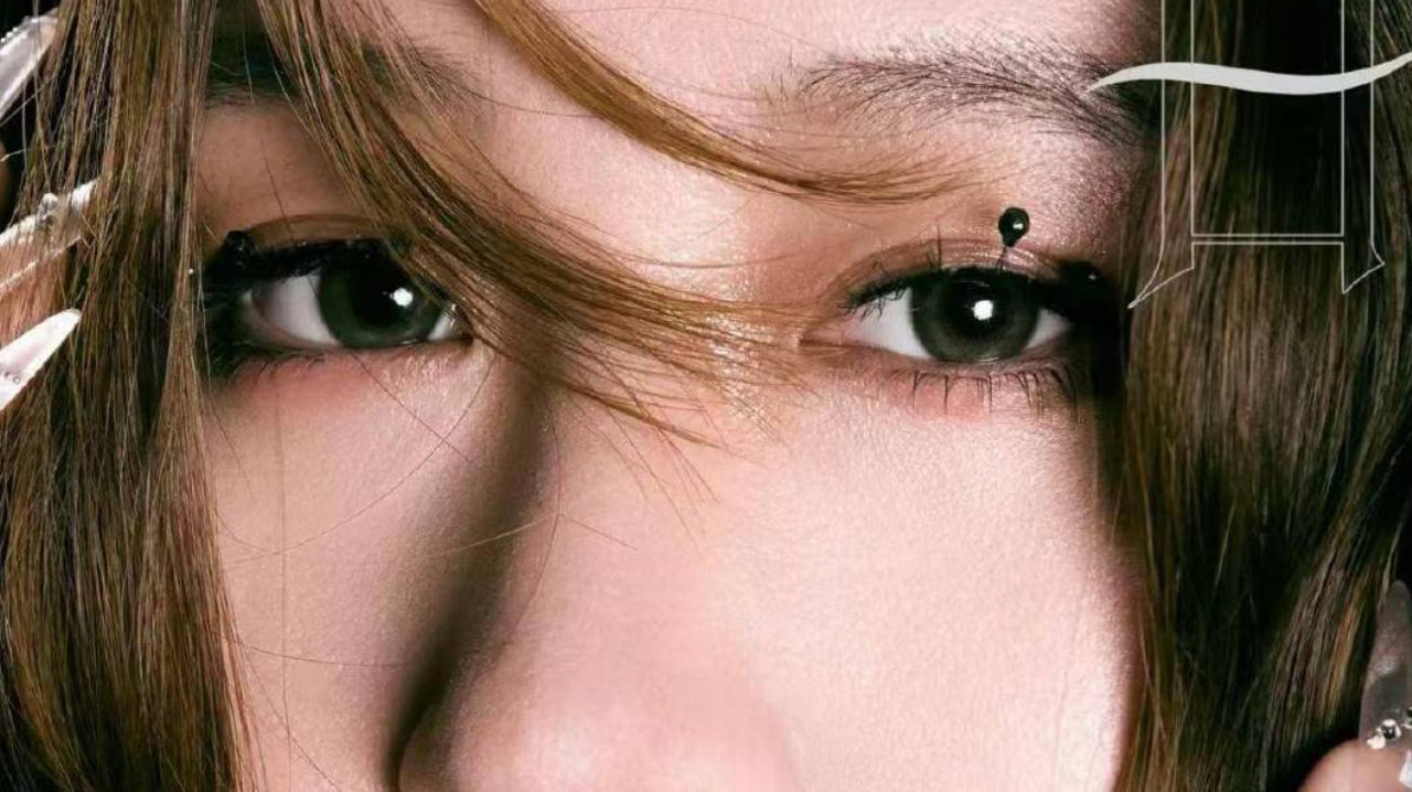 姚谦为锤娜丽莎《白乌鸦》深情撰文