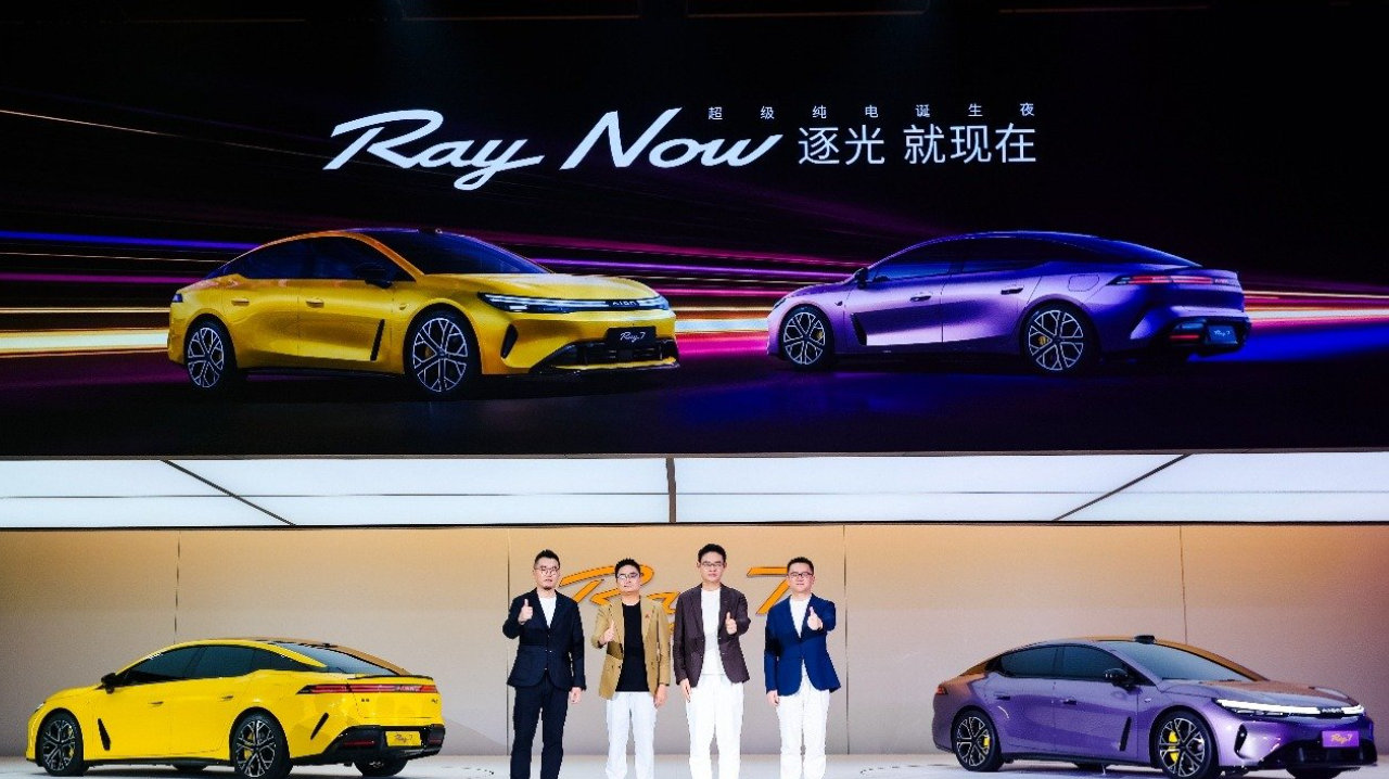 百零刹停33米，看齐百万级纯电超跑！Ray7全球首搭华为DriveONE线控制