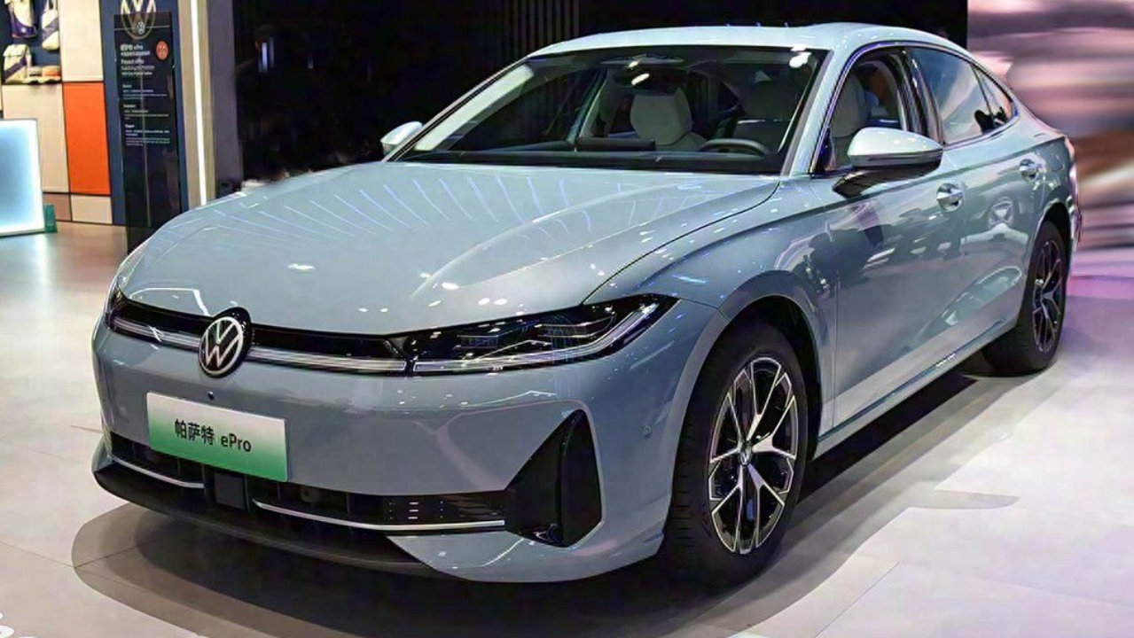 新款大众帕萨特混动版实车亮相，换装新前脸，配发光车标