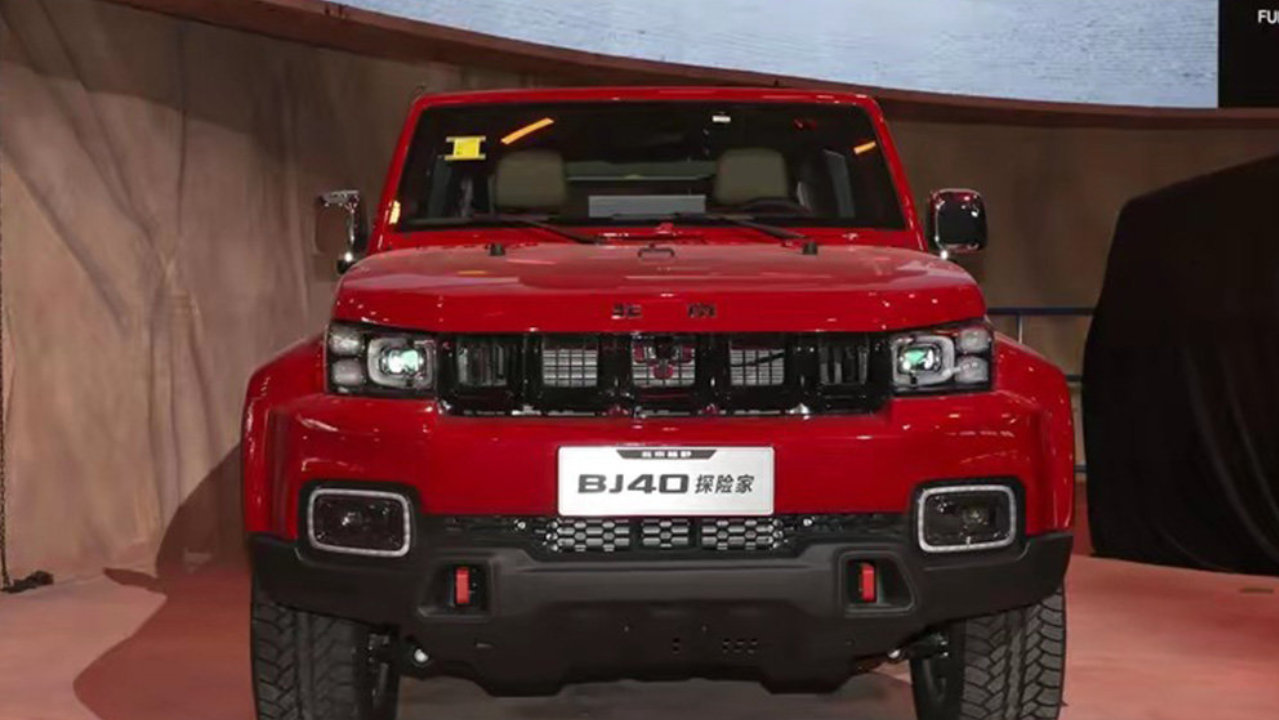 北京越野BJ40探险家发布，老外观、新内饰，配分时四驱，两种动力