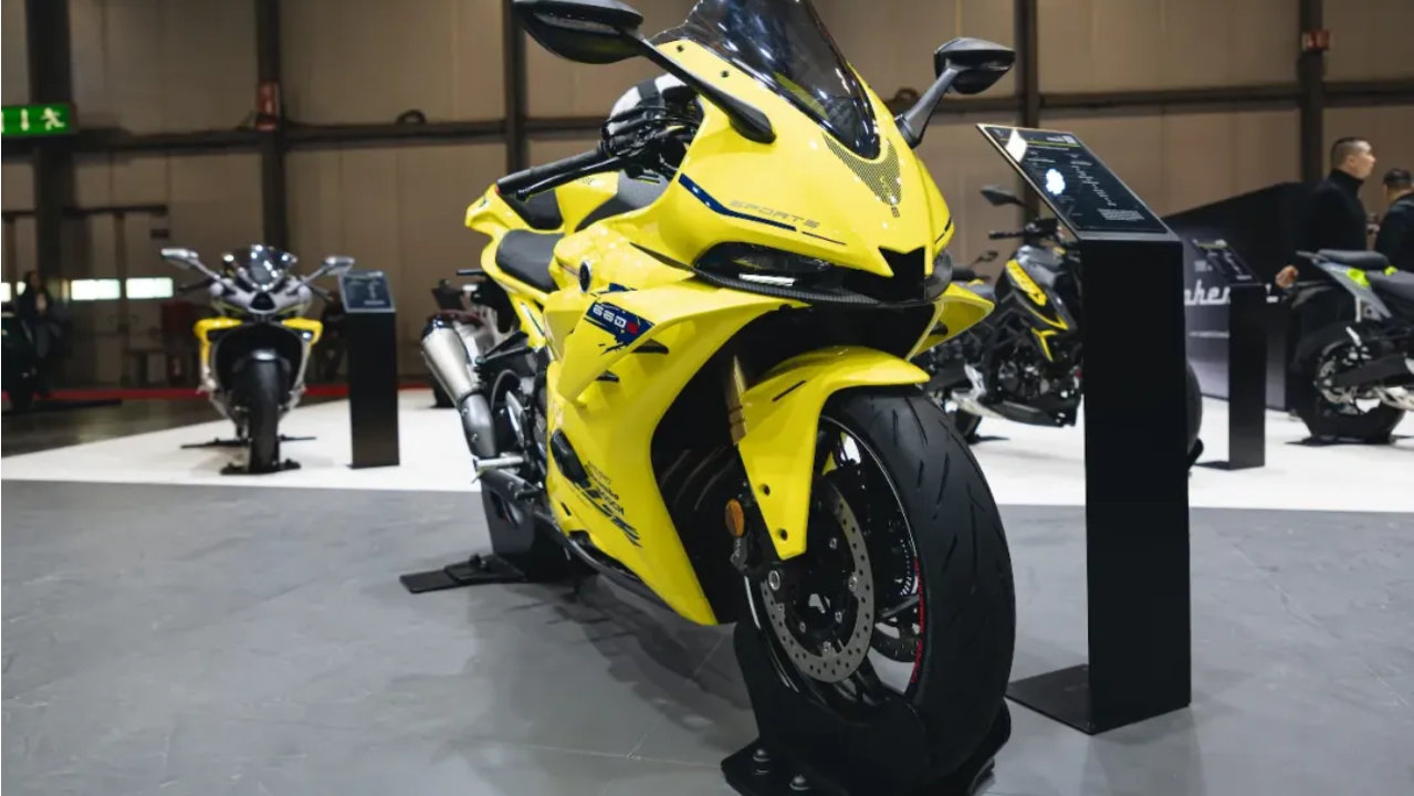 均衡≠中庸！无极RR660S荧光黄亮相，更被女骑青睐的四缸仿赛？