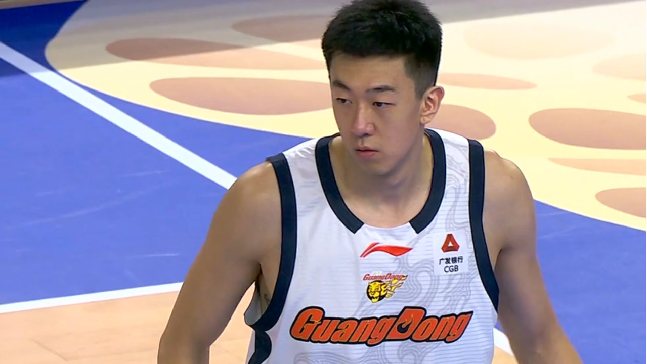 胡明轩复出，徐杰单节5记三分，广东队大胜晋级八强