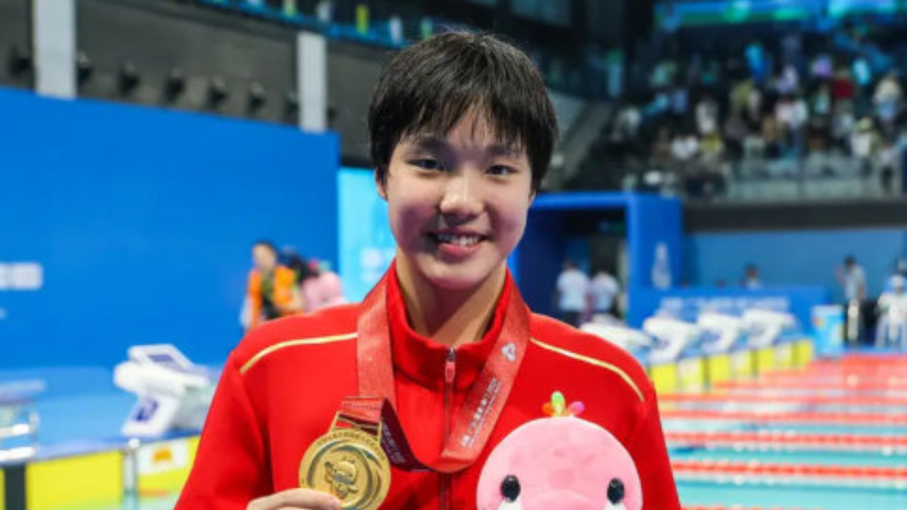 13岁小将破尘封13年纪录！于子迪获女子200米混金牌