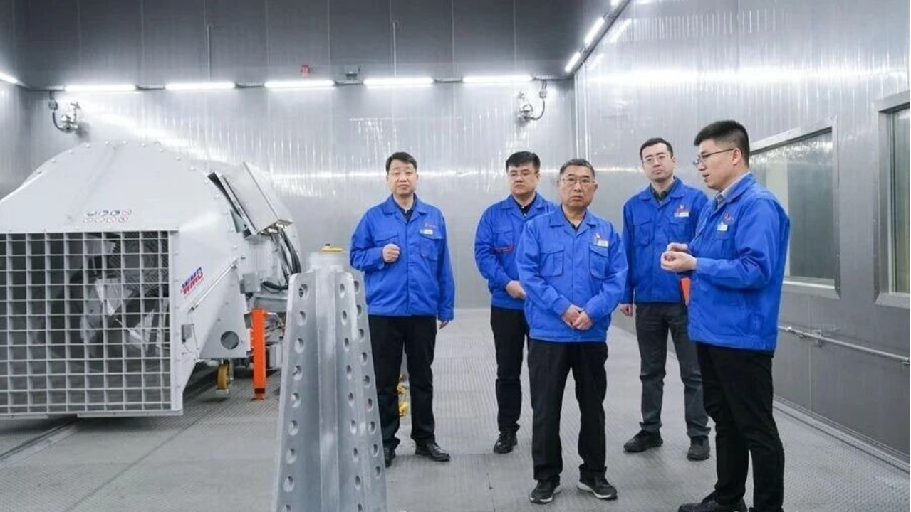 袁宏明调研陕重汽研发能力建设情况