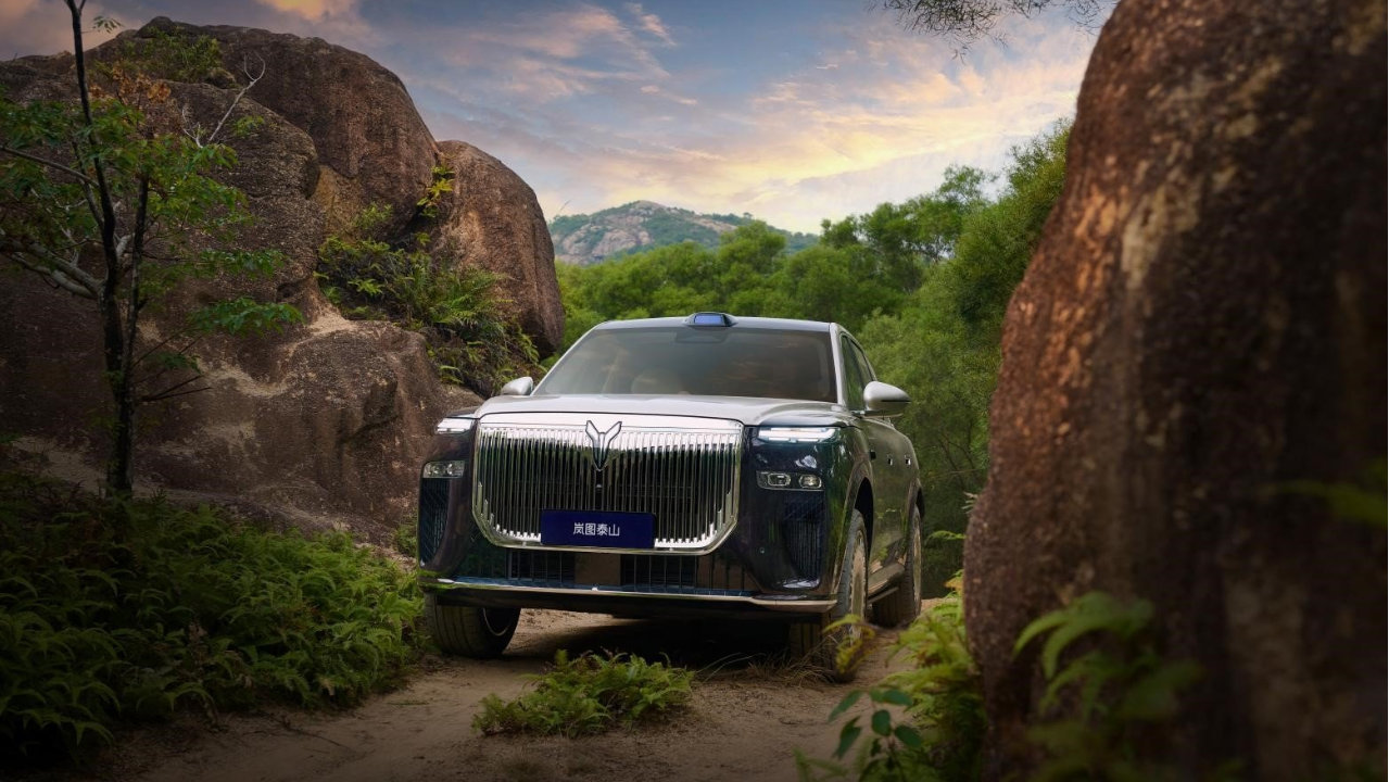 岚图泰山OTA升级，首搭华为乾崑智驾ADS 4.1