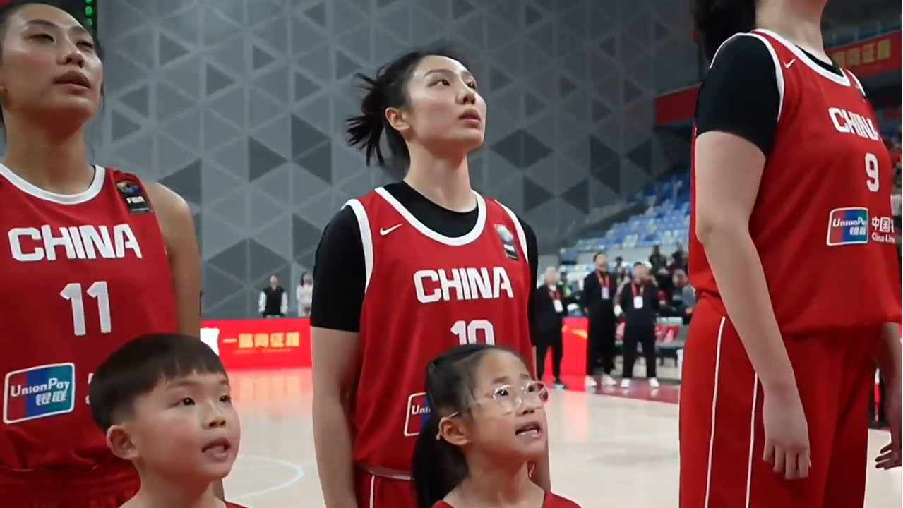 中国女篮56分大胜，张子宇21分联手刘禹彤，杨舒予5中0