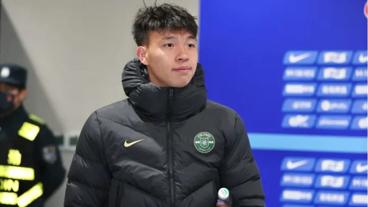 孙兴慜的鞠躬与王钰栋的转身：比起苛责少年，我们更该反思什么？