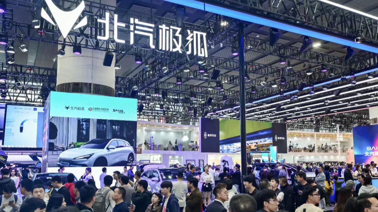 反向越级掀热潮 极狐T1广州车展定义A0级纯电新标杆