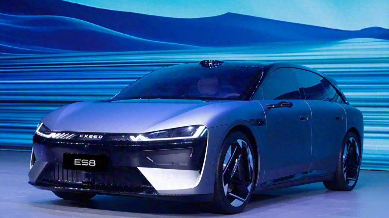 奇瑞全新中大型车，星途ES8亮相，无框车门+电动尾翼，配固态电池