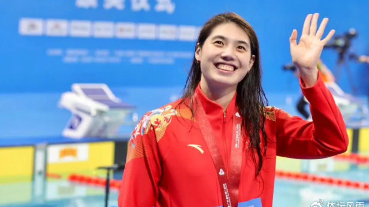 第十五届全运会，张雨霏卫冕女子100米蝶泳冠军