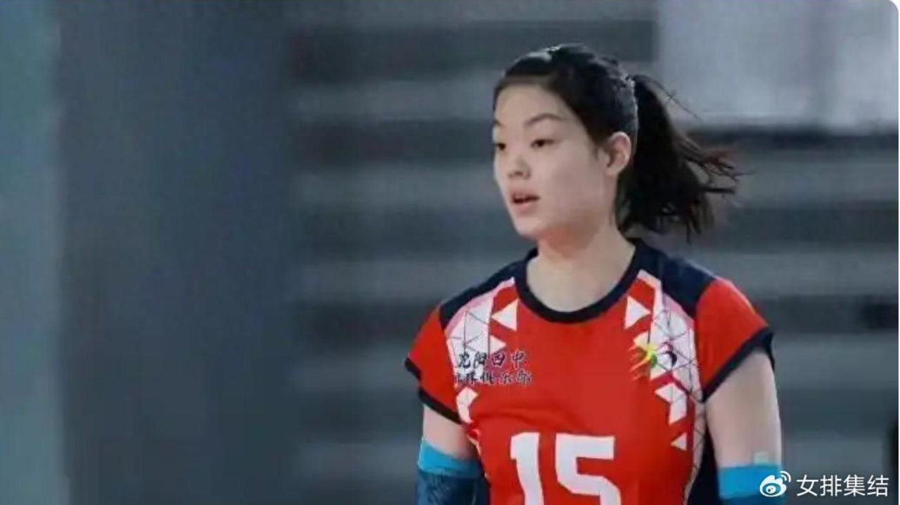 中国女排人才济济，2位新人转投新东家，央视点名刘晓彤接班人