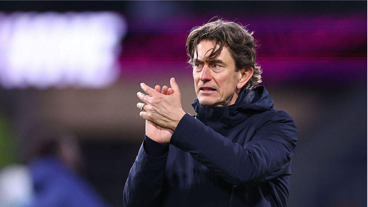 800万镑解约金吓退热刺？弗兰克战平伯恩利仍留任，哈维并非首选