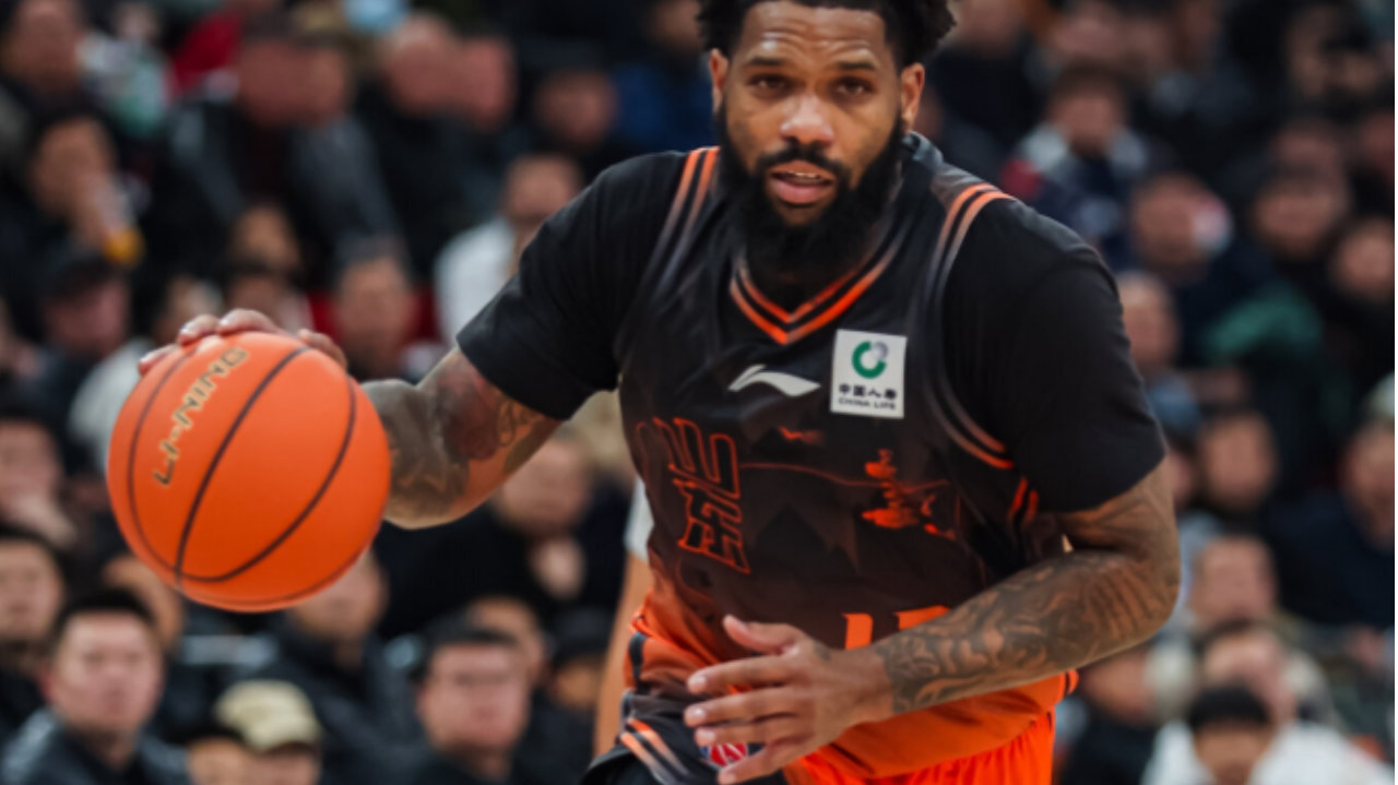 山东男篮官宣：与鲍威尔友好解约 首阶段6场20+最高分29分