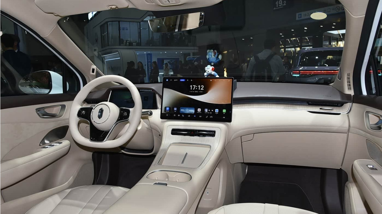 华为成功了！中型SUV优惠完11.5万，配乾崑智驾+鸿蒙座舱，要卖爆