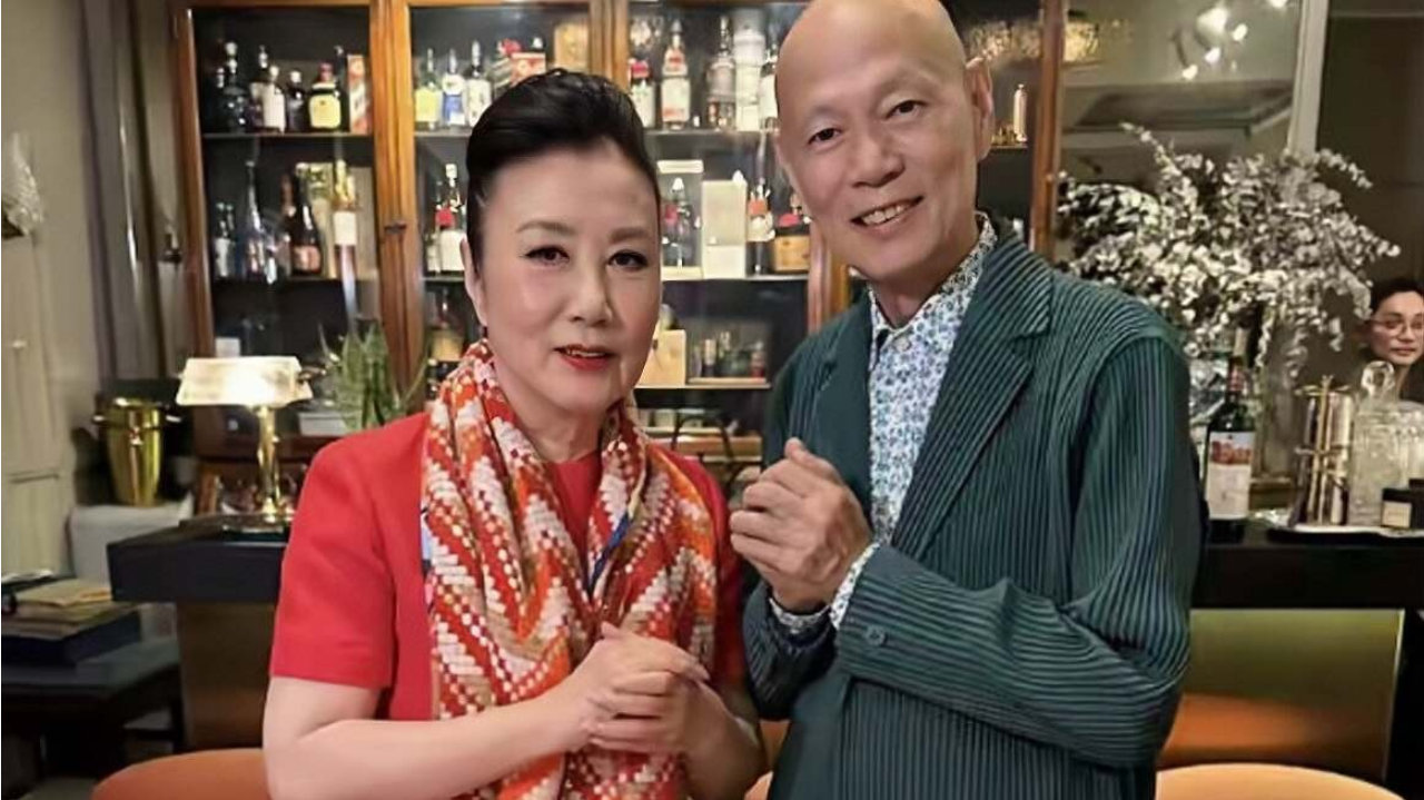 突发！汪明荃新年家中超30位宾客拜年，6000万豪宅好热闹