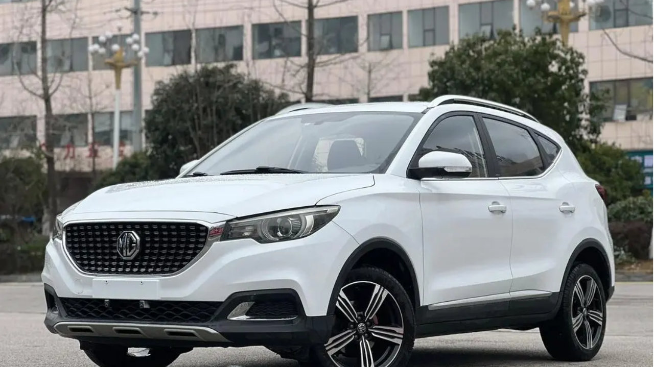 标配巡航+大屏太厚道！7.38万起小型自动挡SUV，颜值在线配置拉满