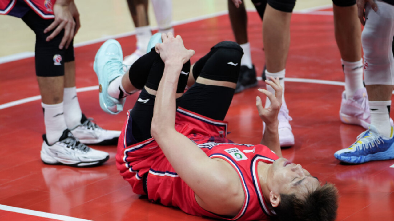 广州男篮伤情报告：郭艾伦伤在左膝前交叉韧带 本人宣布“断了”