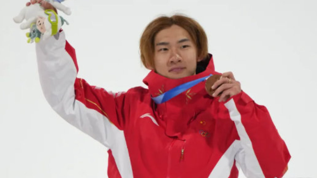 苏翊鸣赛后采访称，自己在爱中长大