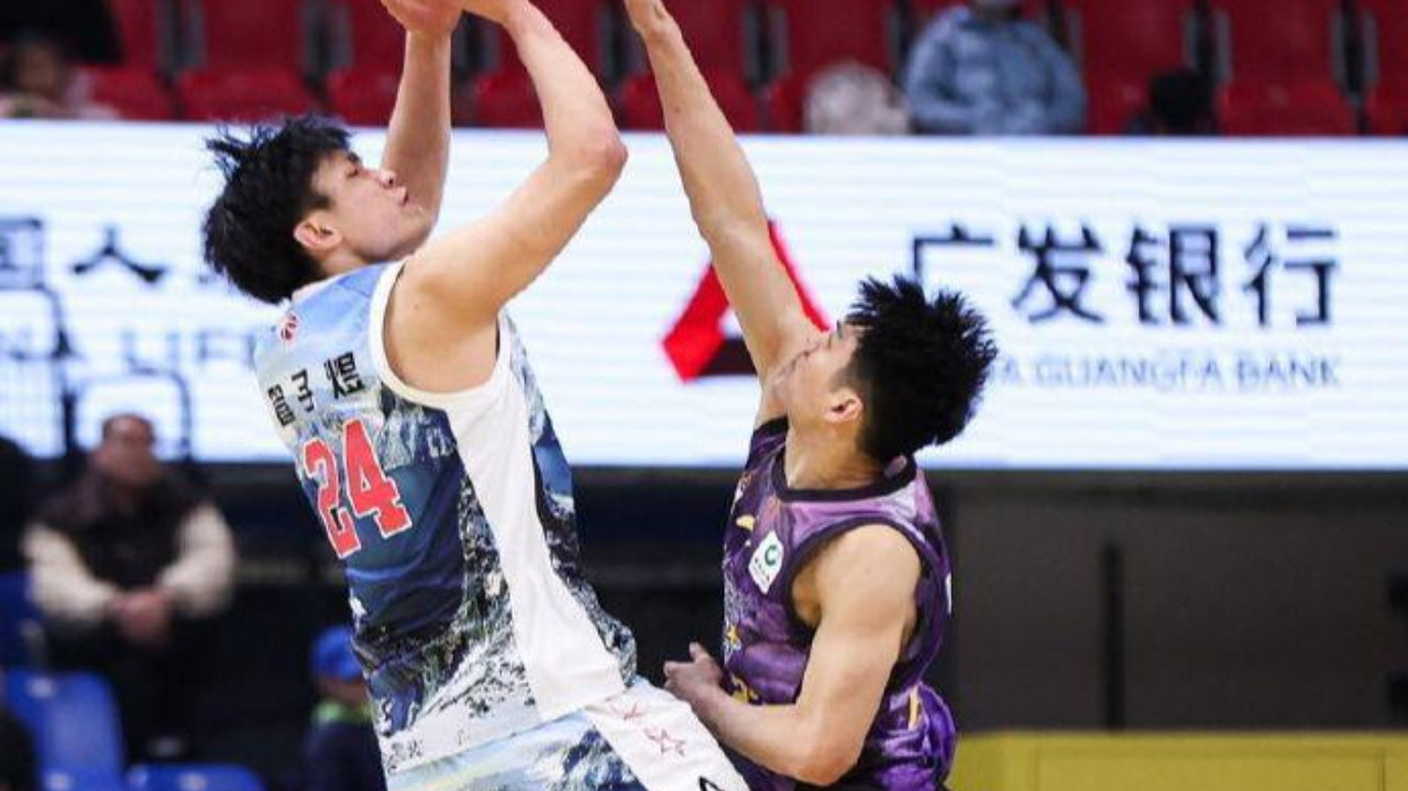 3战轰102分！21岁锋霸加拿大练级归来，下赛季登陆CBA接班崔永熙