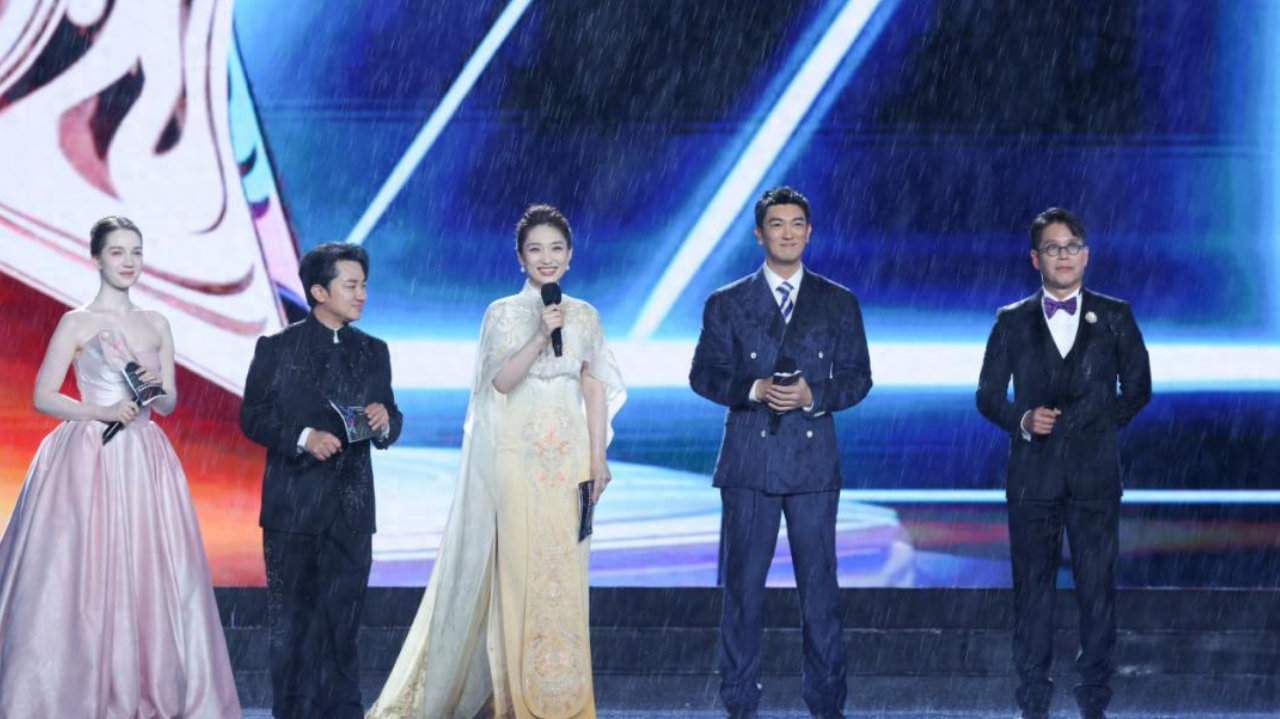 专访《牛来》同档导演：我们用心拍电影的人成了“小丑”