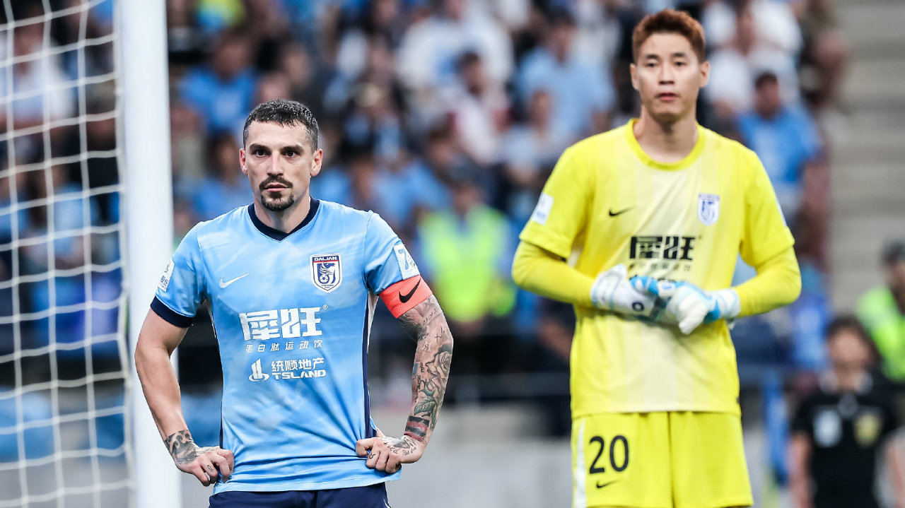 足协杯：英博1-0申花晋级四强，斯坦丘点射，黄子豪、米内罗染红