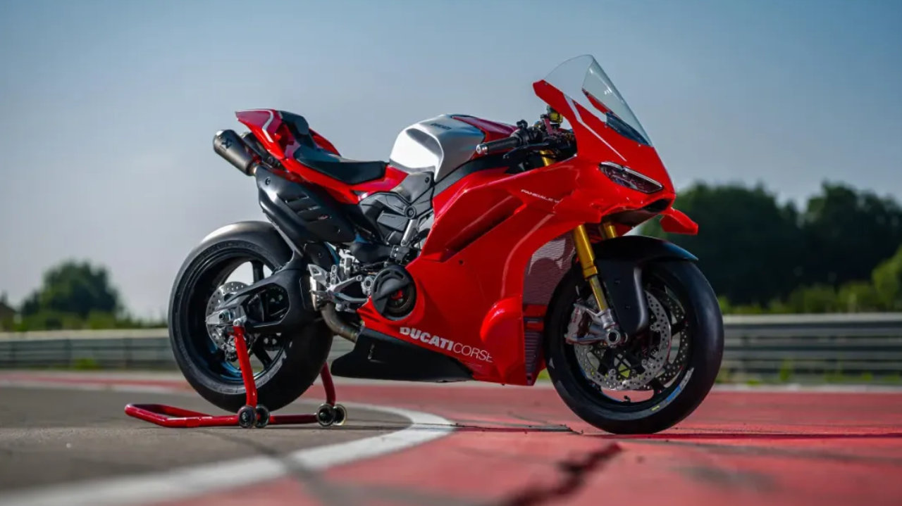 制霸WSBK公升组！杜卡迪Panigale V4 R国内上市，售价69.9万元