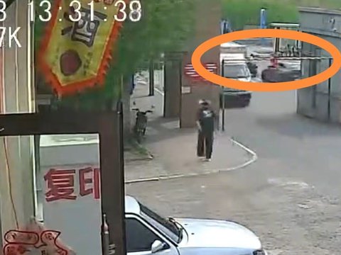 货车撞断限高栏砸倒女子，街道办回应为拦大车设