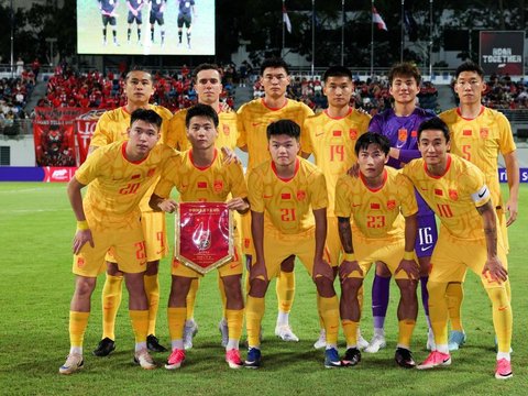 国足2比1击败新加坡，延续两队交手43年不败战绩