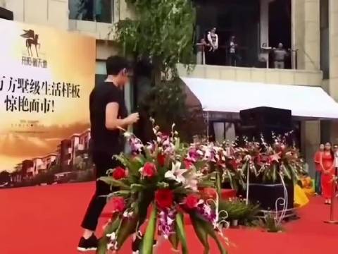 从商演小舞台到万人演唱会，这个不是黑历史，这个是你的来时路！