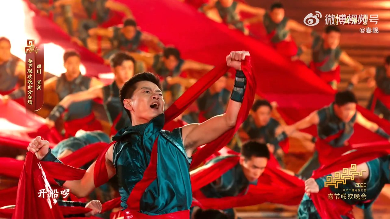 魏翔张歆艺春晚同框品四川美食