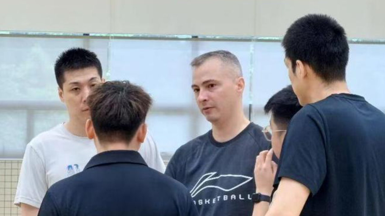 宏远新主帅发声！花式猛夸杜锋，提及三位新外援，会搭建全新体系