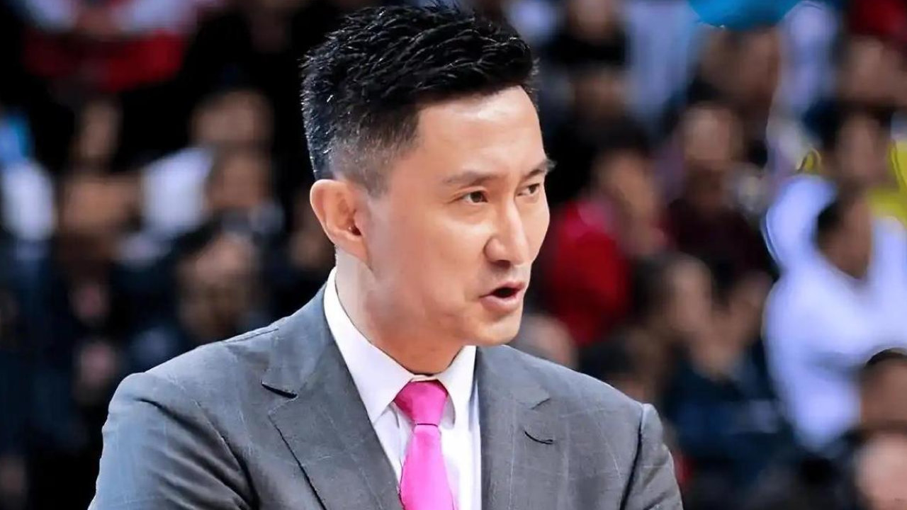 CBA揭幕战让人意外,深圳男篮为何惨败,杜锋点名这2人是关键 CBA揭幕战让人意外,深圳男篮为何惨败,杜锋点名这2人是关键