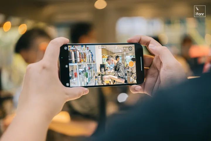 iPhone 13 Pro Max 首发评测:A15 强得很,但主战场并不在游戏休闲区蓝鸢梦想 - Www.slyday.coM iPhone 13 Pro Max 首发评测:A15 强得很,但主战场并不在游戏休闲区蓝鸢梦想 - Www.slyday.coM