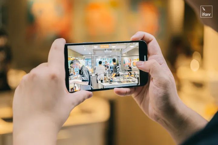 iPhone 13 Pro Max 首发评测:A15 强得很,但主战场并不在游戏休闲区蓝鸢梦想 - Www.slyday.coM iPhone 13 Pro Max 首发评测:A15 强得很,但主战场并不在游戏休闲区蓝鸢梦想 - Www.slyday.coM