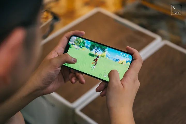 iPhone 13 Pro Max 首发评测:A15 强得很,但主战场并不在游戏休闲区蓝鸢梦想 - Www.slyday.coM iPhone 13 Pro Max 首发评测:A15 强得很,但主战场并不在游戏休闲区蓝鸢梦想 - Www.slyday.coM