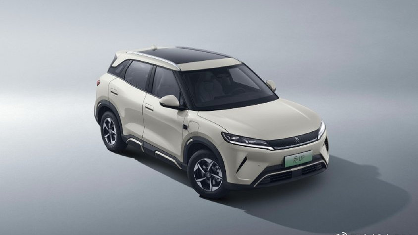 比亚迪元UP再推新款，301KM领航型上市，售价7.48万元