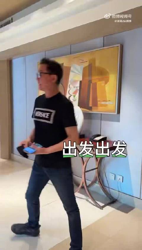 吴刚岳秀清联排vlog曝光，夫妻默契互动甜度爆表