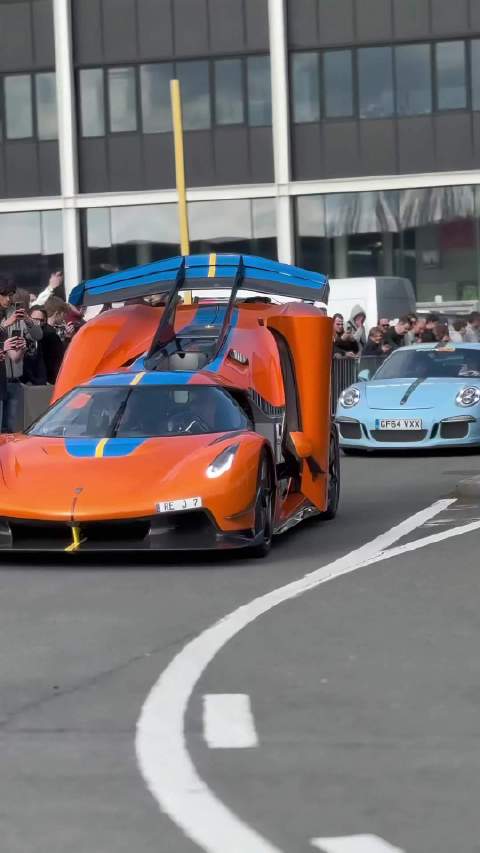 柯尼塞格车祸，撞没一台保时捷911 GT3