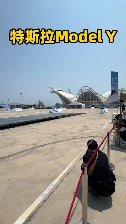 时速60公里飞坡！特斯拉Model Y/蔚来ES6/本田P7 你觉得谁表现更好？