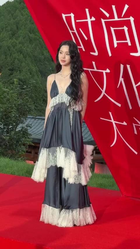 栩栩华生的舞台合集，每个人都状态好好，造型也很在线，我感觉林允最好看