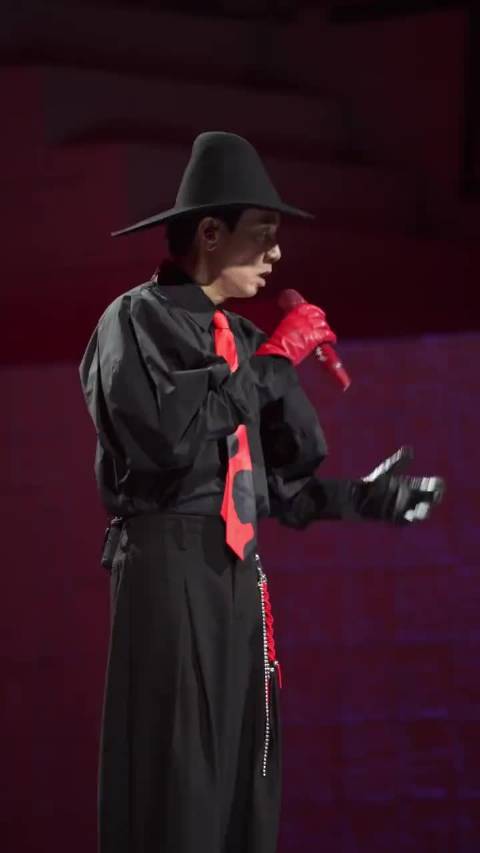 “山鸡哥一开口 那味就来了 仿佛把我们带回到那个岁月”