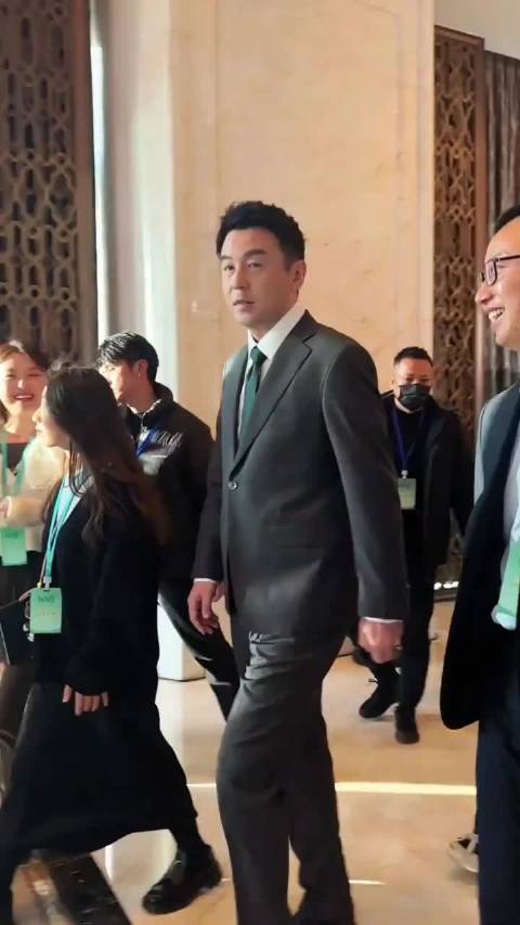 雷佳音陈道明拒演内幕曝光，真相令人肃然起敬