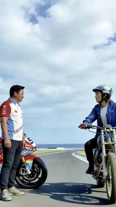 中国车手张雪驾驶820RR斩获世界摩托大赛冠军