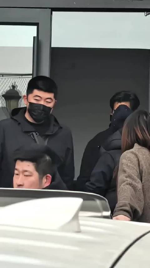 “艾特你身边的彭于晏！”