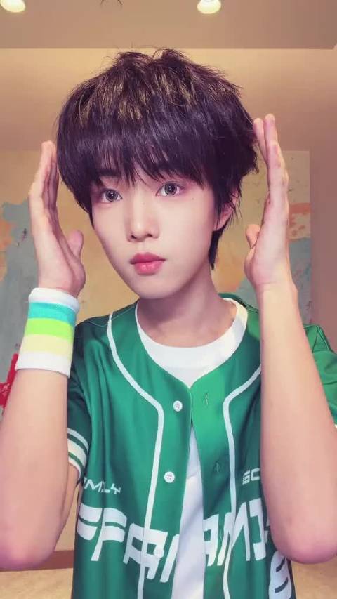 八月接力出现官俊臣 王烁然 杨涵博 聂玮辰 李煜东