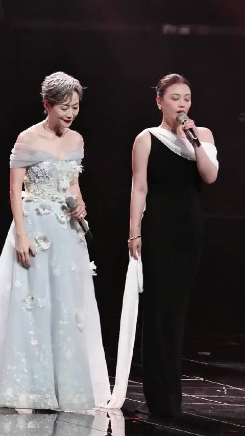 马思纯叶童湾区升明月《牵手》舞台直拍