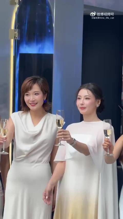 张柏芝微胖状态仍美，五官底子好港风十足