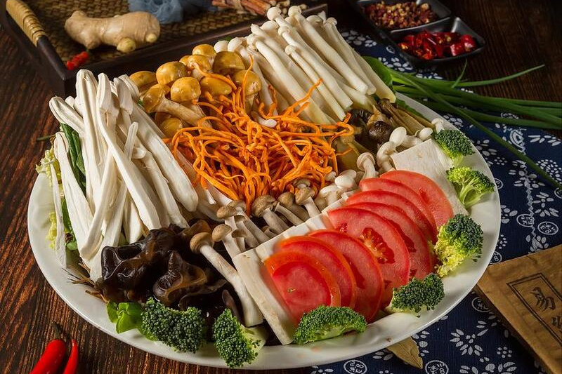 女人进入更年期，5种碱性食物要多吃，补“天然黄体酮”，老得慢-更年期女性吃什么食物对身体好窍门