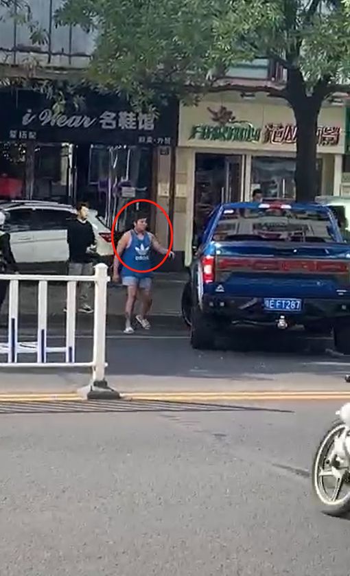 突发!一皮卡车横冲直撞,多车受损、1人死亡!警方通报:司机毒驾休闲区蓝鸢梦想 - Www.slyday.coM 突发!一皮卡车横冲直撞,多车受损、1人死亡!警方通报:司机毒驾休闲区蓝鸢梦想 - Www.slyday.coM