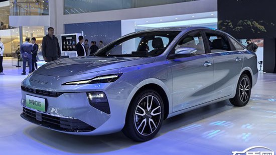 国民纯电家轿 上汽荣威D6车展实拍图解